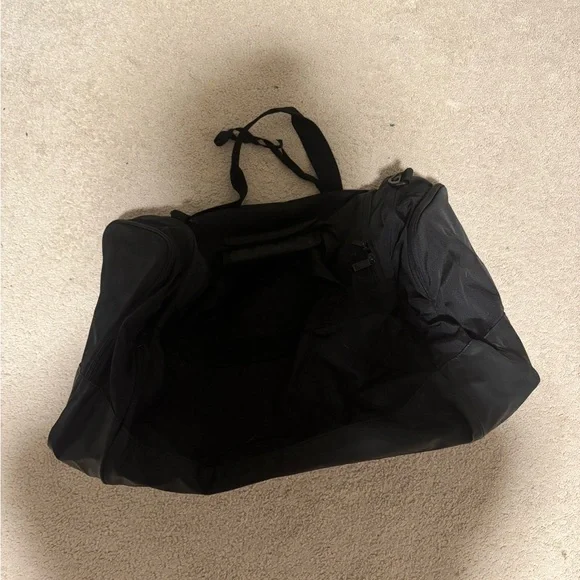 Small Adidas duffel bag - Picture 2 of 2